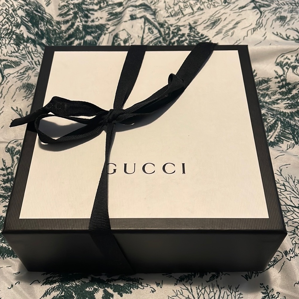 Authentic Gucci belt size 75 x 30 color black like new